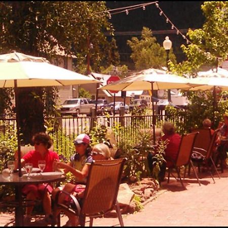 The Forest Queen Hotel Крестед-Бьютт Экстерьер фото